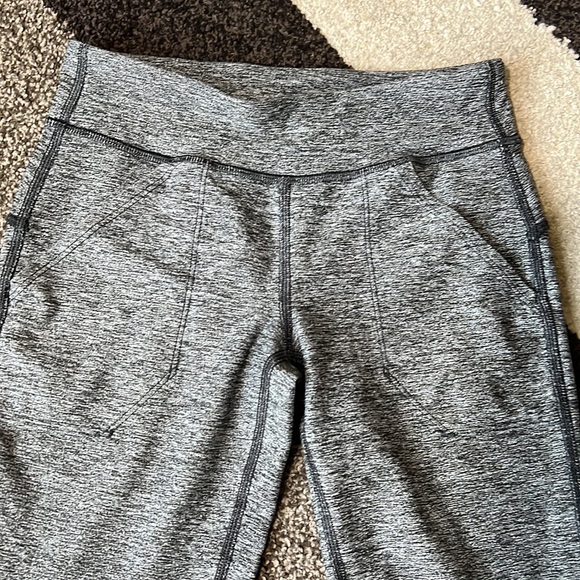 Ivivva heathered grey capris Girls 6 - Picture 2 of 4